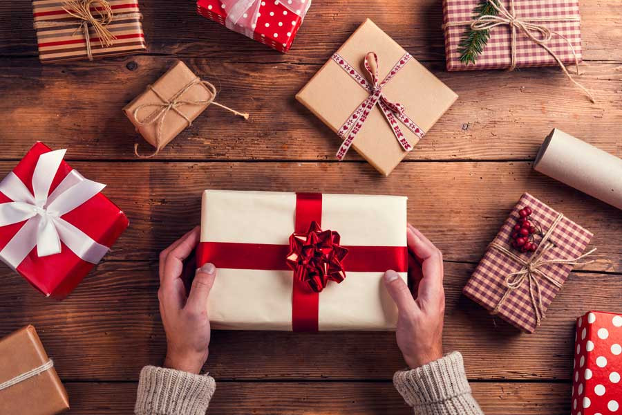 8  New Year Gift Ideas For Friends on Tight Budget
