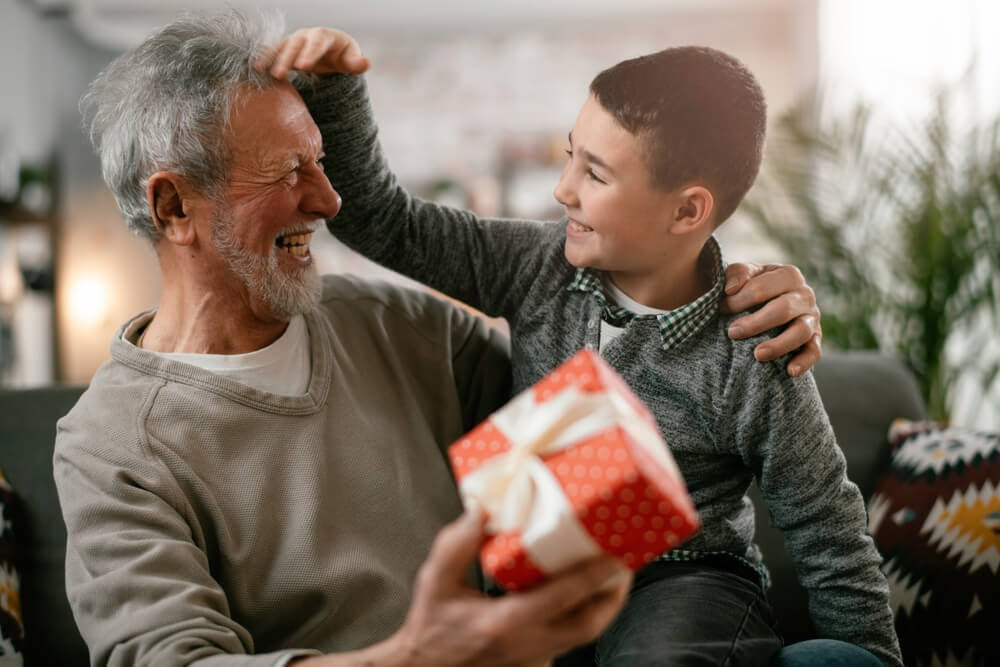 How To Choose A Gift For Grandpa On Patriot's Day To Save Money?