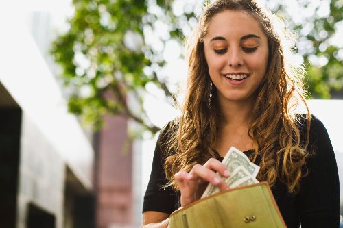 5 Tips to Help Students Save Money Effectively