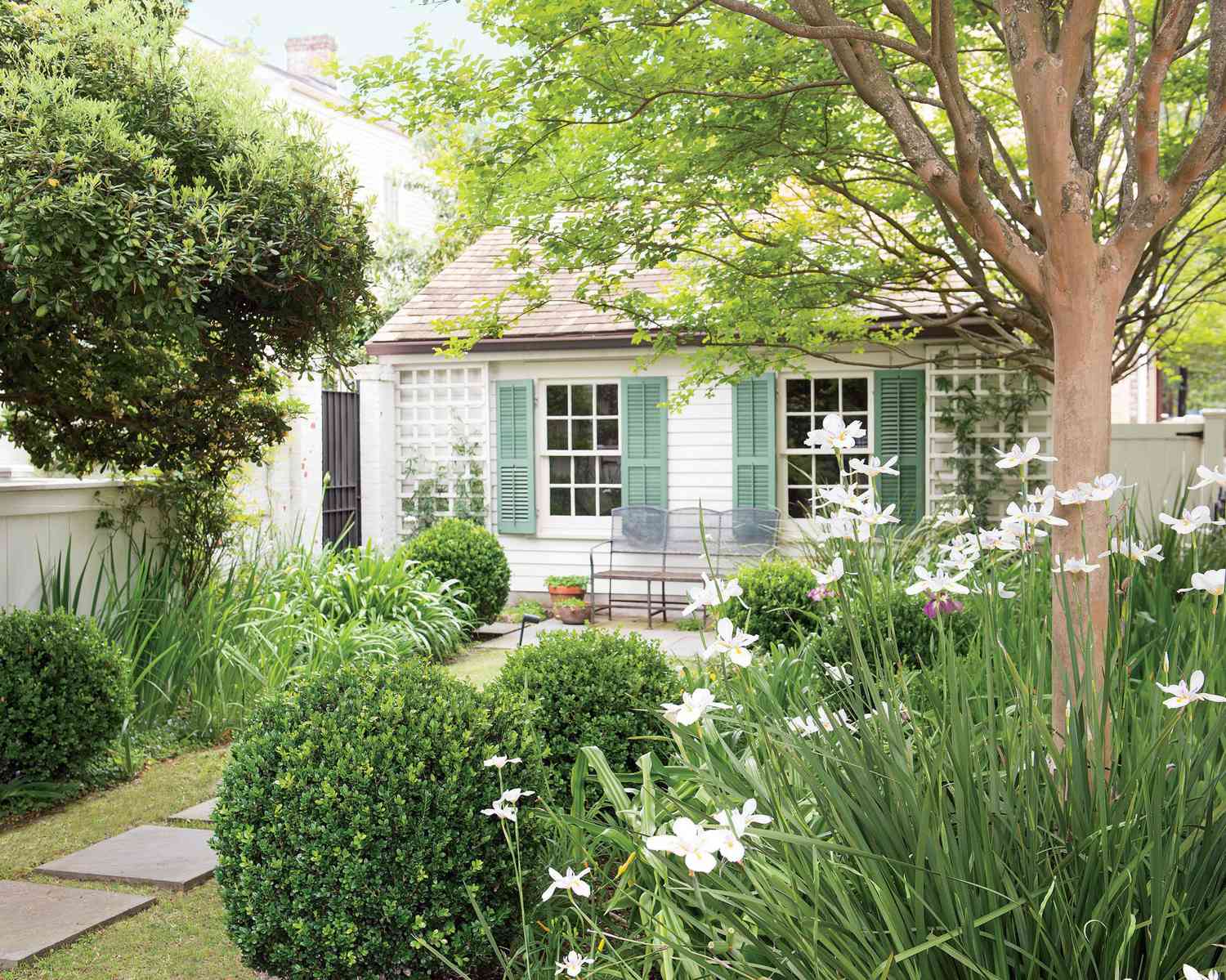 Small Front Yard Landscaping on a Budget: Creative Ideas for a Big Impact